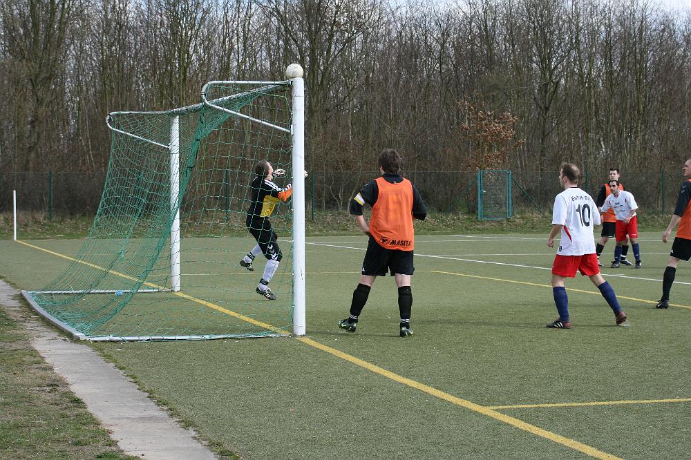 Eutin 08 - SSV 2. Herren 013.jpg - Vincent gerät zunehmend in den Mittelpunkt.